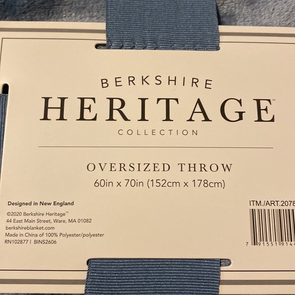 💙NWT Berkshire Heritage Collection Oversized Blanket/Throw - Picture 8 of 8